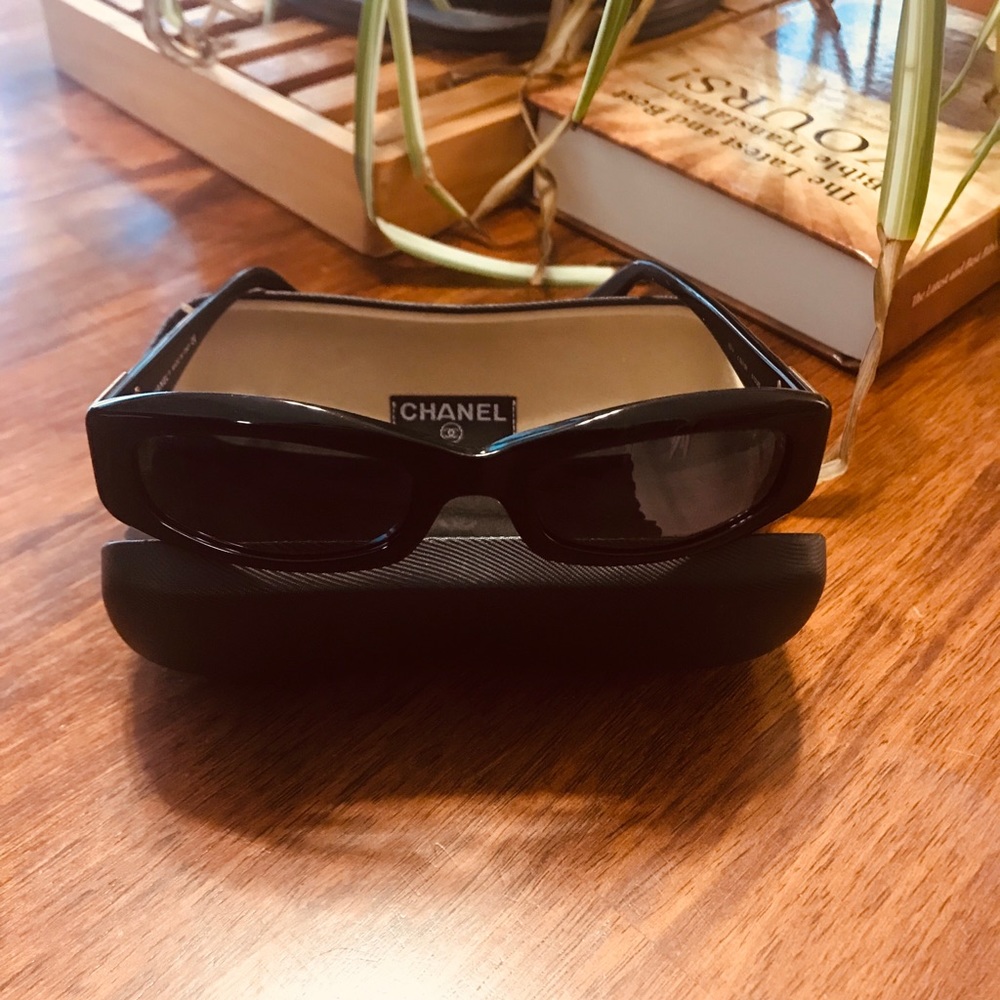 Channel glasses